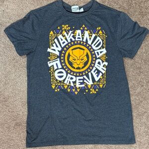Marvel Black Panther Graphic Tee Shirt in Heather Gray “Wakanda Forever” Size S